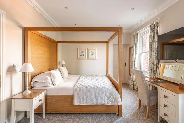 Four Poster، Bartley Lodge Hotel 1/10