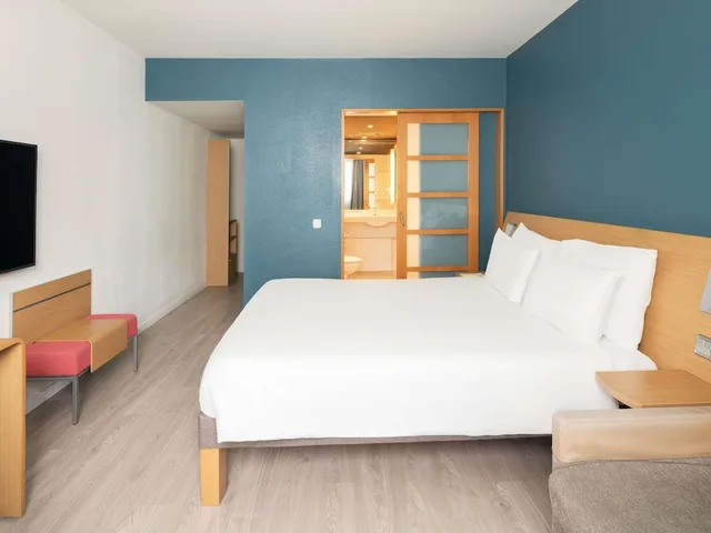 غرفة كلاسيكية بسرير كوين مع أريكة، Novotel Barcelona Cornella Hotel 2/4