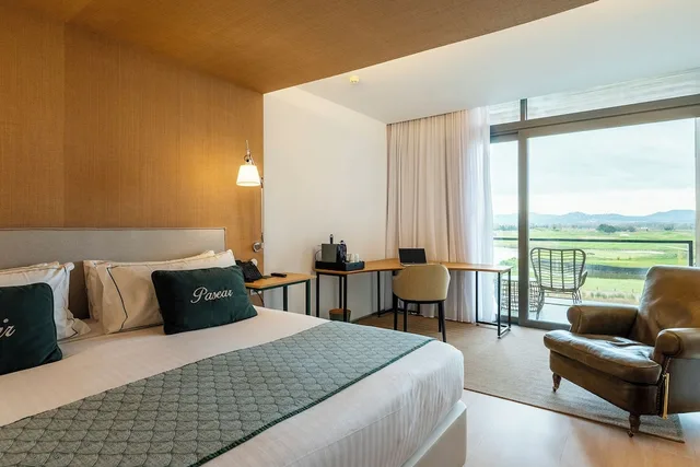 غرفة سوبيريور بسرير كينج بشرفة، Emporda Golf Resort 2/7