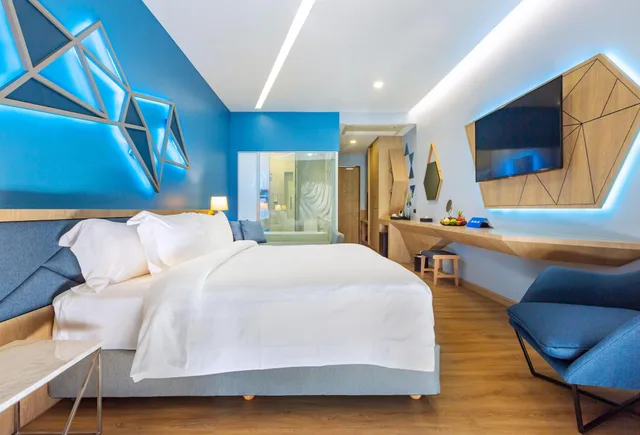 غرفة بريميير بإطلالة على المسبح بشرفة، Bluesotel Smart Krabi Aonang Beach Adults Only 1/4