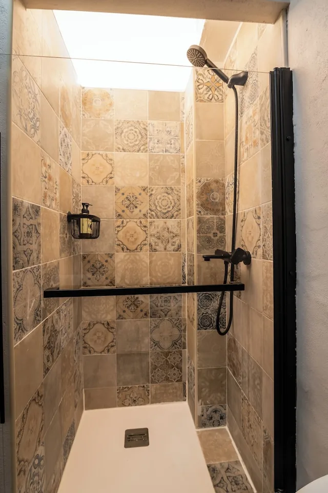غرفة قياسية بسريرين منفصلين بإطلالة على الفناء في الطابق الأرضي، Rooms Vita And Bar 5/6