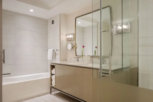 غرفة ديلوكس بسريرين كوين بإطلالة على الفناء، Hotel Clio, a Luxury Collection Hotel, Denver Cherry Creek 4/10