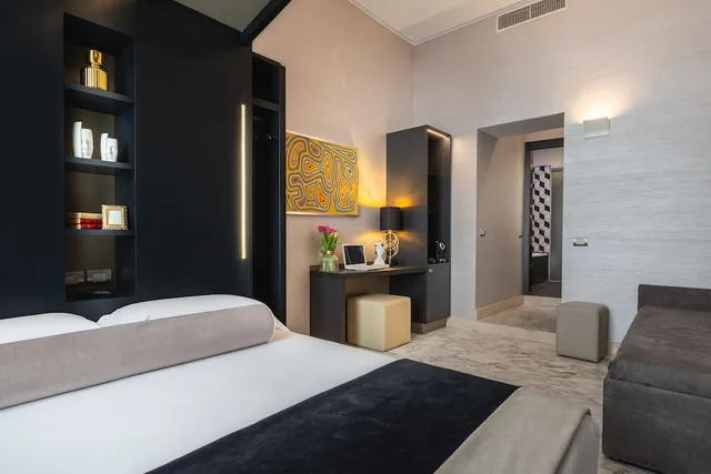 غرفة ثلاثية بسرير مزدوج وسرير فردي، Dharma Luxury Hotel & Spa 2/8