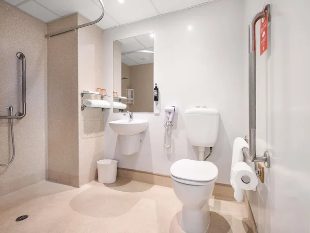 غرفة بسرير كينج بإطلالة على المدينة لذوي الإعاقة، IBIS ROTORUA 3/3