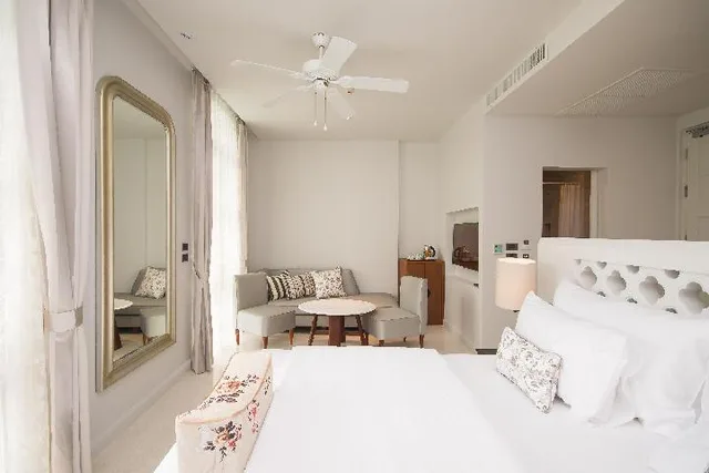 جناح جونيور بشرفة، LITTLE NYONYA HOTEL 1/2