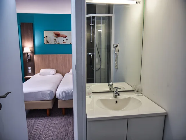 غرفة بسريرين منفصلين، Contact Hotel Le Seino Marin 2/3