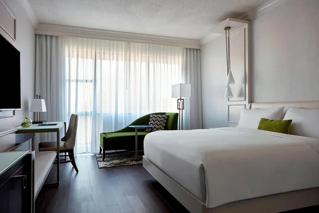 Room, King or Queen Bed, Concierge Level، Charlotte Marriott SouthPark 1/5