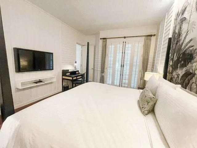 غرفة متصلة عائلية بسرير كينج وسريرين منفصلين بإطلالة على المسبح، OUTRIGGER Koh Samui Beach Resort 2/10