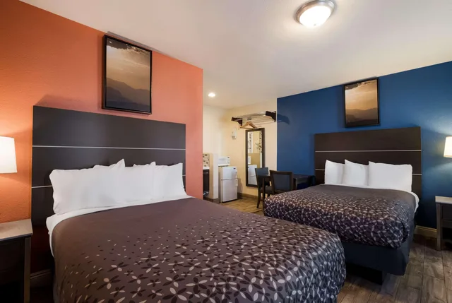 Room, Quadruple, 2 Double Beds, Rodeway Inn Near Coachella 4/5
