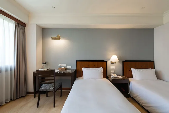Elite, Twin Beds, National 4/10