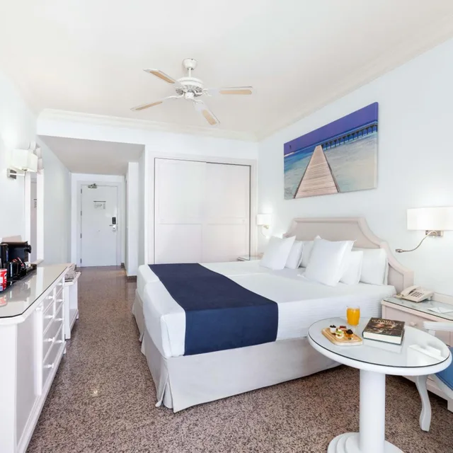 Room, Double or Twin Bed, Lateral Side Sea View، Hotel Mac Puerto Marina 2/2