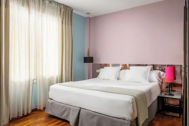 Room, Double Bed, Ground Floor, Villa Lorena Malaga 2/7