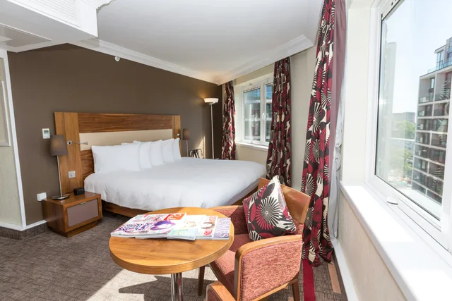 غرفة بريميوم بسرير كينج، Hilton London Olympia 3/4