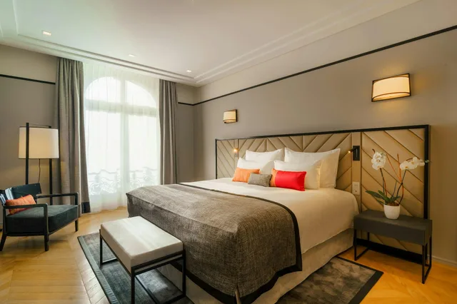 جناح ديلوكس بسرير كينج بغرفة نوم واحدة مع أريكة، Fraser Suites Le Claridge Champs-Elysees 1/2