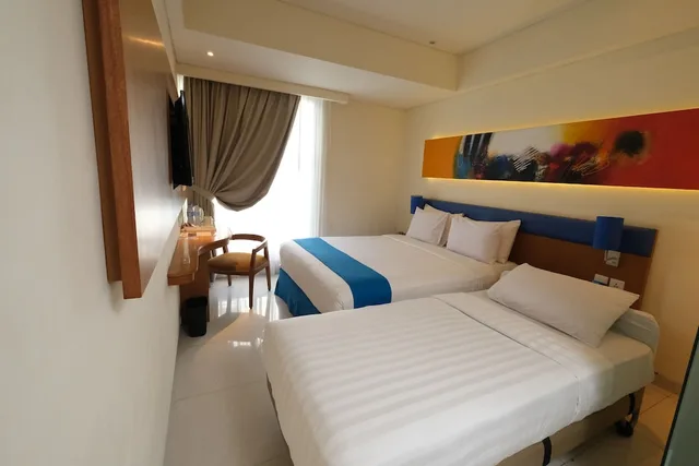 غرفة ثلاثية بسرير كوين وسرير فردي، Zia Hotel Kuta 1/4