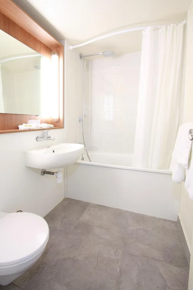 Room, Twin Beds, Campanile Clermont Ferrand Riom 6/10