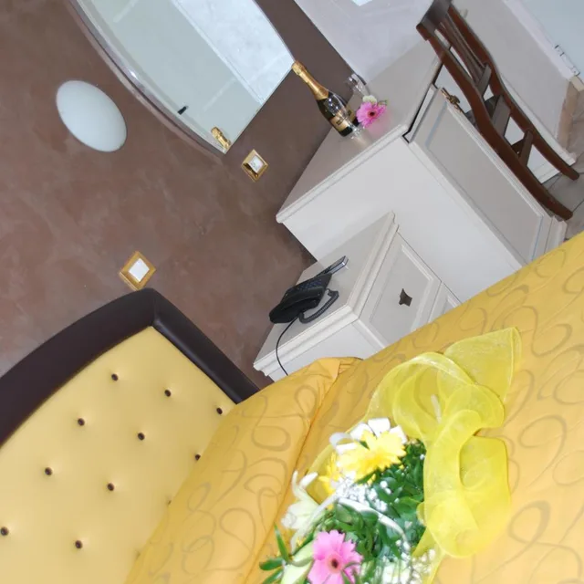 غرفة ثلاثية، Hotel Antico Distretto 5/6