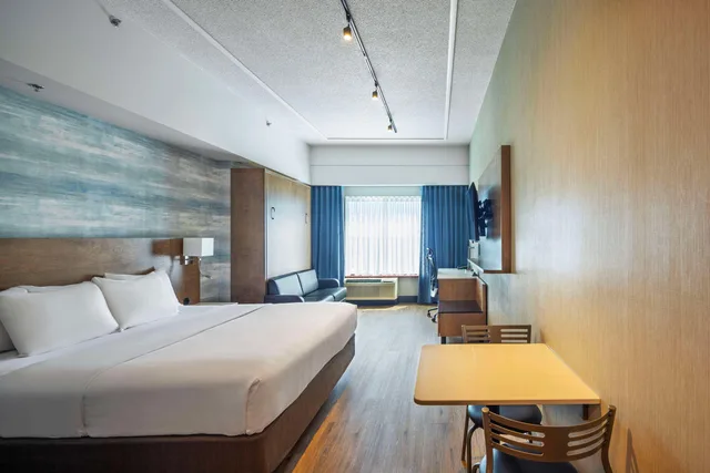 Upgrade, King Bed، Quality Inn Suites Levis 4/6