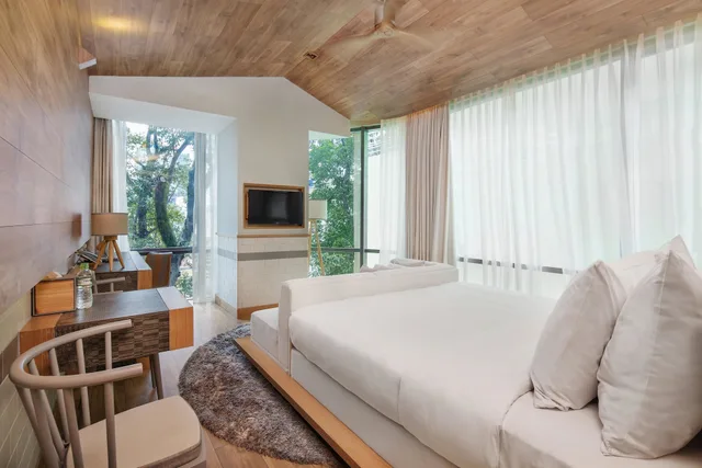 جناح بسرير كوين، Fusion Suites Saigon 1/5
