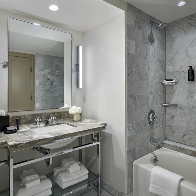 غرفة بريميوم بسريرين كوين بإطلالة على المدينة، Hotel Aka Boston Common 3/3