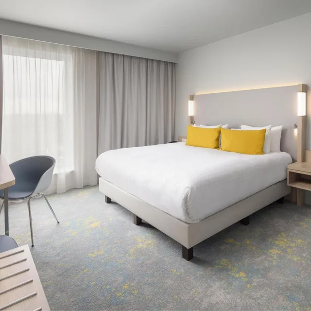 غرفة قياسية بسرير كينج، Courtyard by Marriott Paris Charles de Gaulle Central Airport 3/10