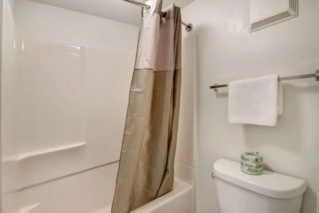 غرفة قياسية بسريرين كوين، Motel6 Dallas, TX - Forest Lane 9/10