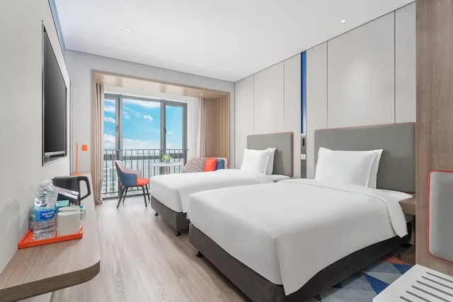غرفة قياسية بسريرين منفصلين في طابق مرتفع، Holiday Inn Express Guangzhou Panyu Dashi 1/4