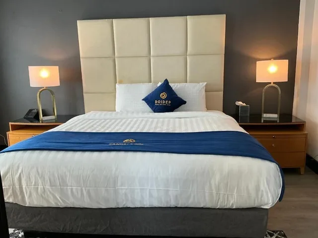 Deluxe, Suite, King Bed, Sofa, Streamline Hotel 1/1