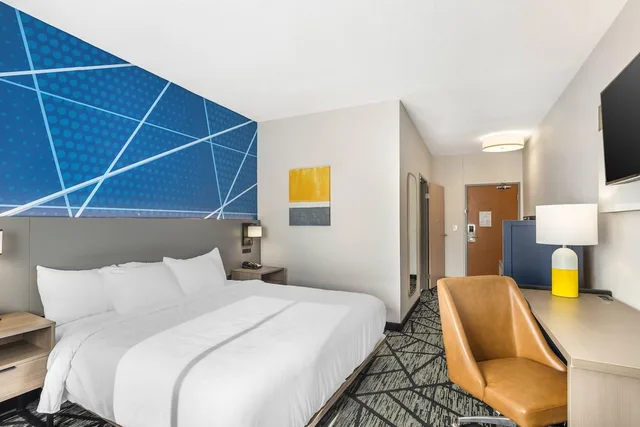 غرفة بسرير كينج لذوي الإعاقة، Comfort Inn Davenport East - Bettendorf 1/4