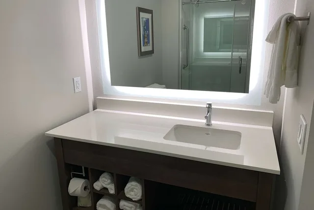 غرفة بسرير كينج، La Quinta Inn and Suites by Wyndham Round Rock East 6/7