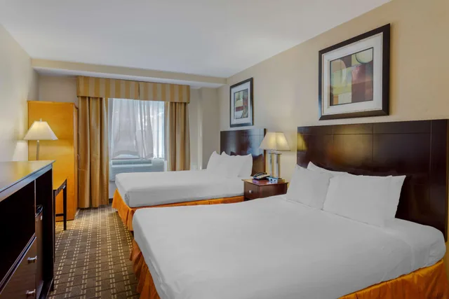 Basement, 2 Queen Beds، Best Western Plus Brooklyn Bay Hotel 3/5