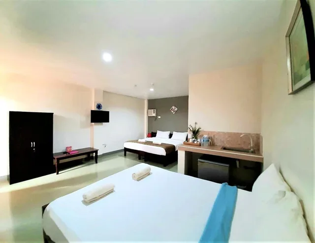 Group Room, Family, King and Queen Bed، Conrada's Place Hotel And Resort 6/10