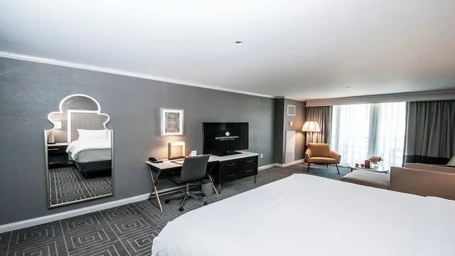 Premium, King Bed, Plaza View, Balcony، InterContinental Kansas City at the Plaza 3/6