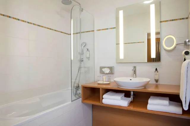 Connecting, Standard, Multiple Beds، Best Western Plus Hotel De La Regate 6/6