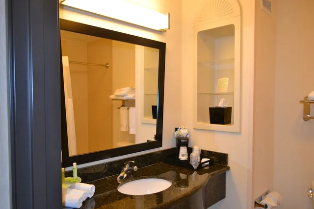 غرفة قياسية بسريرين كوين، Holiday Inn Express Hotel And Suites Odessa 5/5
