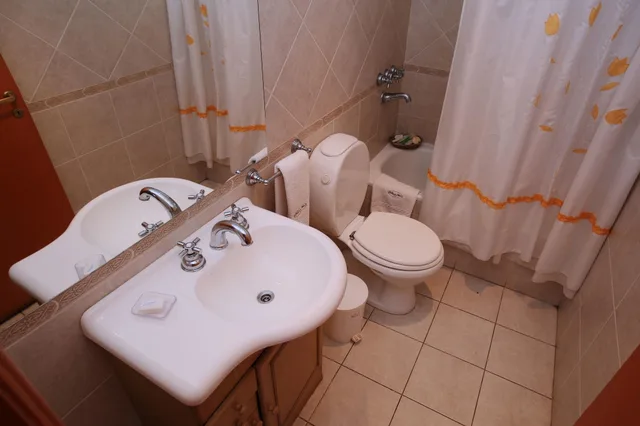 1 Bedroom, Family, Cabin, Mountain Side، Patagonia Villa 3/5