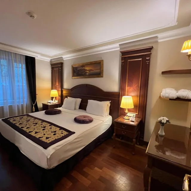 Deluxe, Suite, Queen Bed, Glk Premier Regency Suites And Spa 5/10