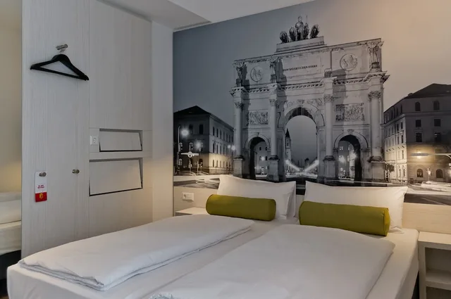 غرفة قياسية بسريرين منفصلين، Premier Inn München City West 2/7