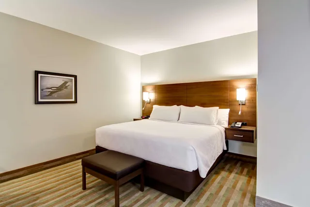 غرفة بسرير مزدوج، Best Western London Airport Inn Suites 2/3