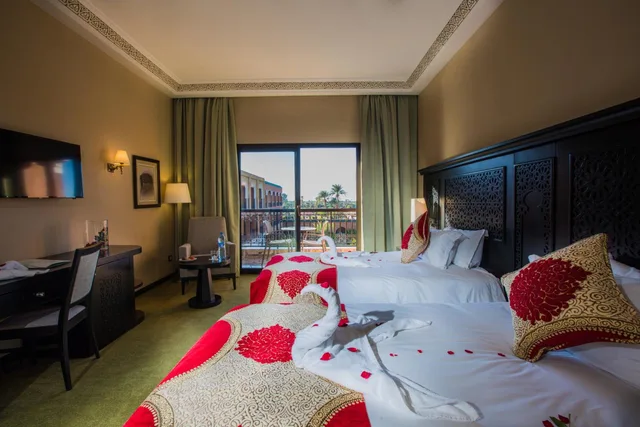 غرفة بسرير مزدوج أو سريرين منفصلين بإطلالة على المسبح، Hotel Riad Ennakhil 5/10