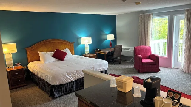 غرفة ديلوكس بسرير كينج بإطلالة على البحيرة مع أريكة، Dundee Resort And Golf Club 3/7