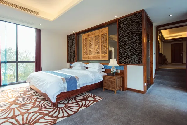 جناح عائلي بسرير كينج وسريرين منفصلين بإطلالة على النهر بغرفتي نوم، Li River Retreat Guangxi 2/3
