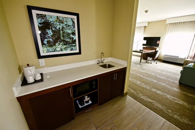 استوديو بسرير كينج لذوي الإعاقة، Hampton Inn Kirksville 4/6