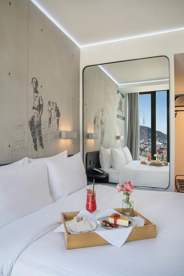 غرفة ديلوكس بسرير كينج بإطلالة على النهر، Golden Tulip Design Tbilisi 5/10