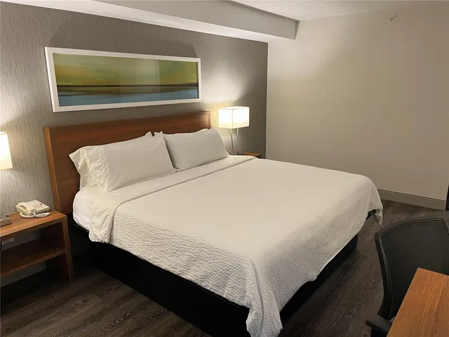 غرفة بسرير كينج، Birchwood Inn, BW Premier Collection 3/5