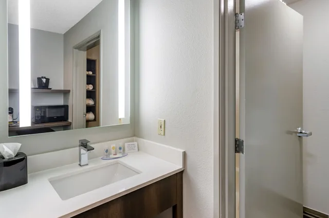 جناح بسريرين كوين مع أريكة، Comfort Inn & Suites Troutville-Roanoke North 5/10