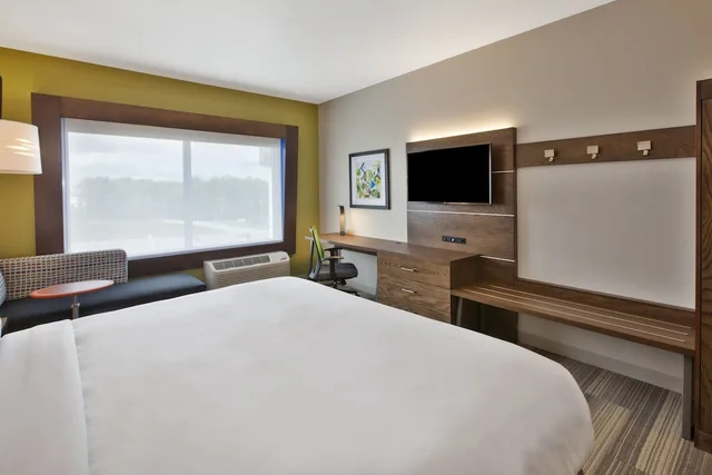 غرفة قياسية بسرير كوين، Holiday Inn Express And Suites South Hill 1/1