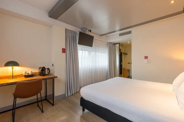 غرفة ديلوكس بسرير كينج، Leonardo Hotel Almere City Center 3/9
