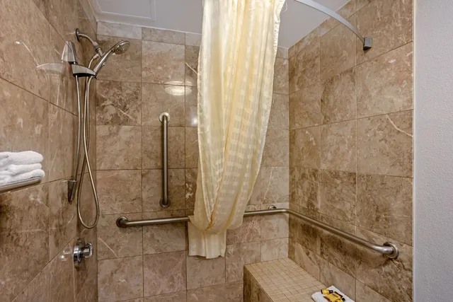 غرفة قياسية بسرير كوين مع أريكة لذوي الإعاقة، Best Western Plus Reading Inn & Suites 3/5