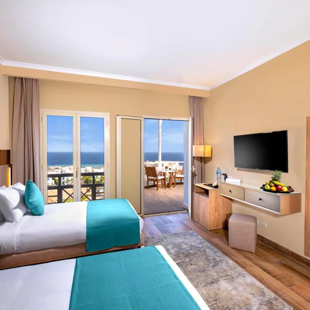 غرفة ديلوكس بسرير مزدوج بإطلالة على البحر، AJIRA Resort Sahl Hasheesh 5/6